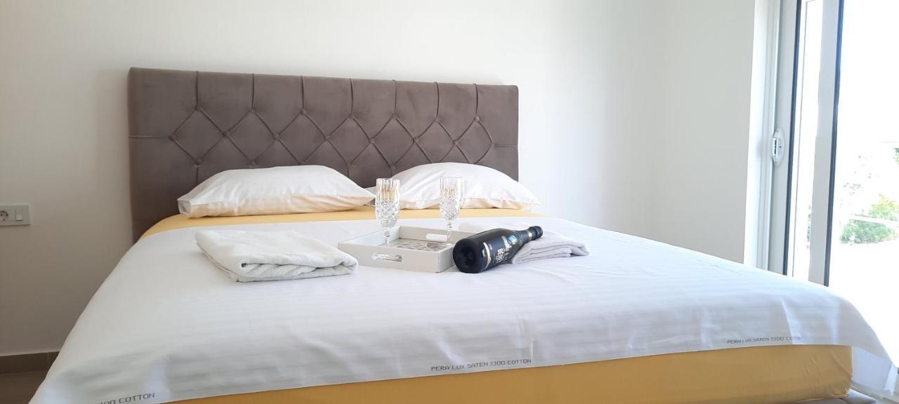 Studio Apartments Jupo Улцинь Екстер'єр фото